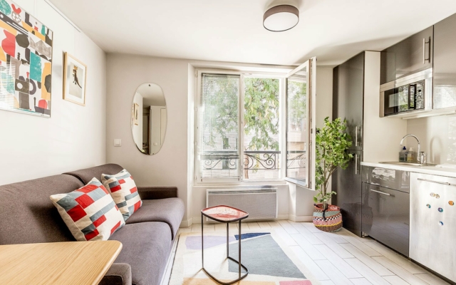 Louvre suites urbaines décorées dans une ambiance cosy avec cuisine entièrement équipées.