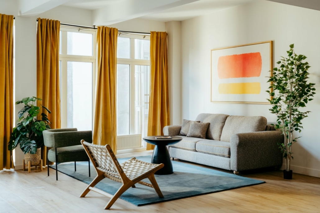 Montmartre salon suites urbaines avec déco cosy et tendance.