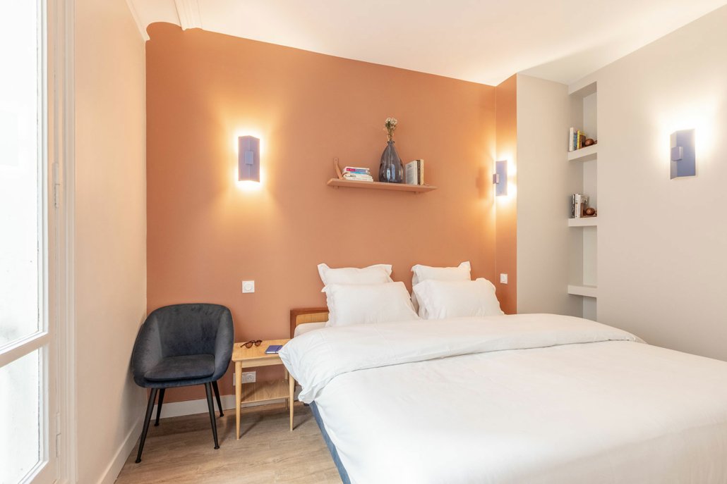 suites urbaines double équipée et cosy, couleur saumon