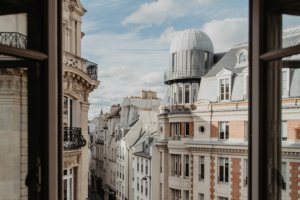 Vue sur la ville et sur les toits Parisiens depuis les apparthotels.